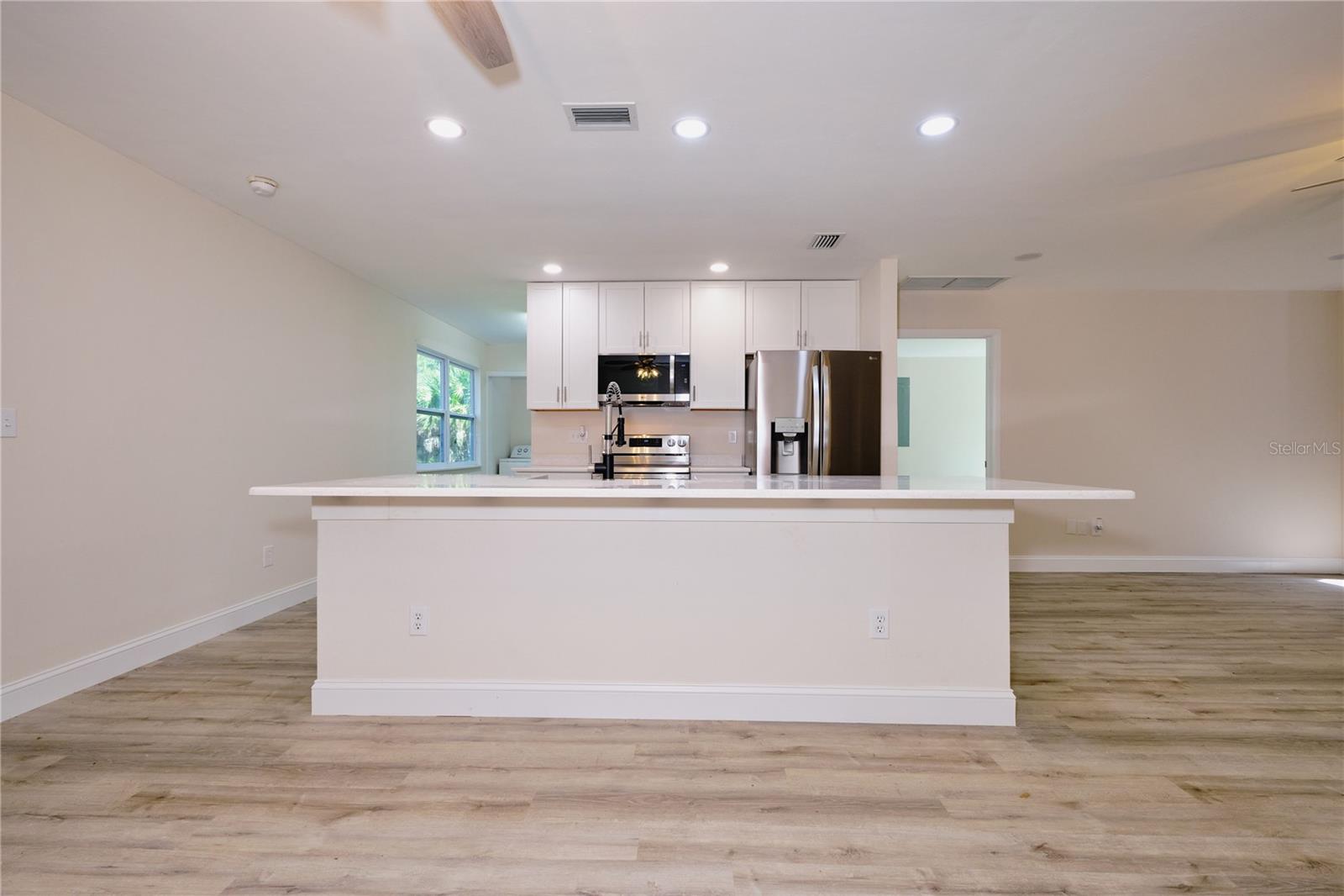 Listing photo id 10 for 221 18th Avenue Nw