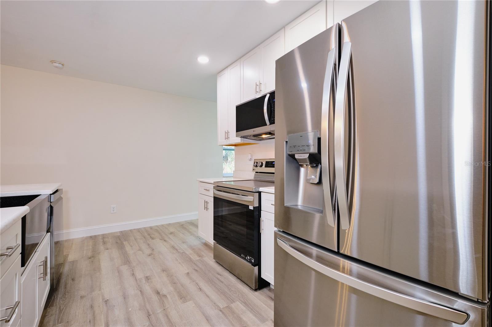 Listing photo id 16 for 221 18th Avenue Nw