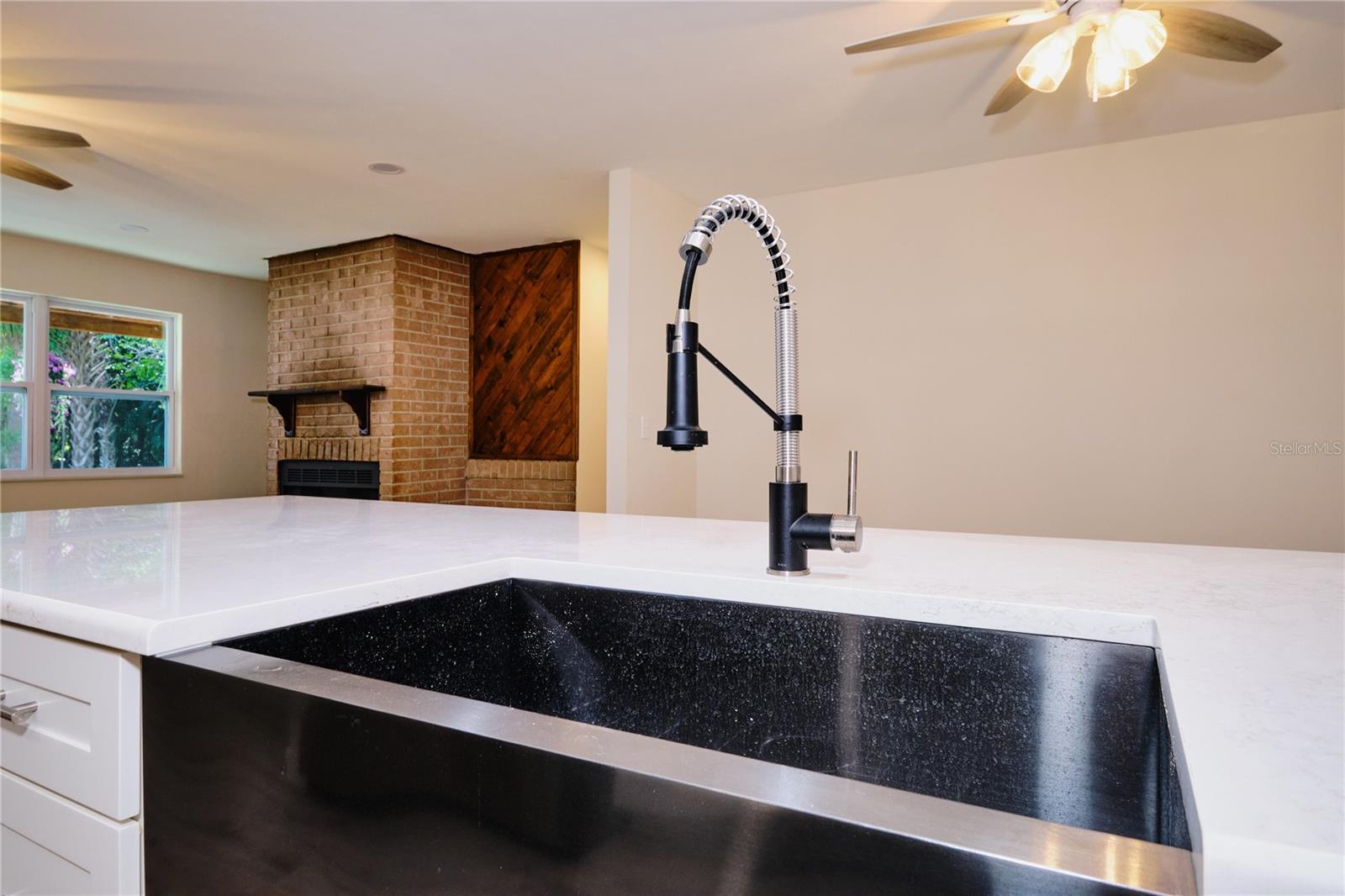 Listing photo id 17 for 221 18th Avenue Nw