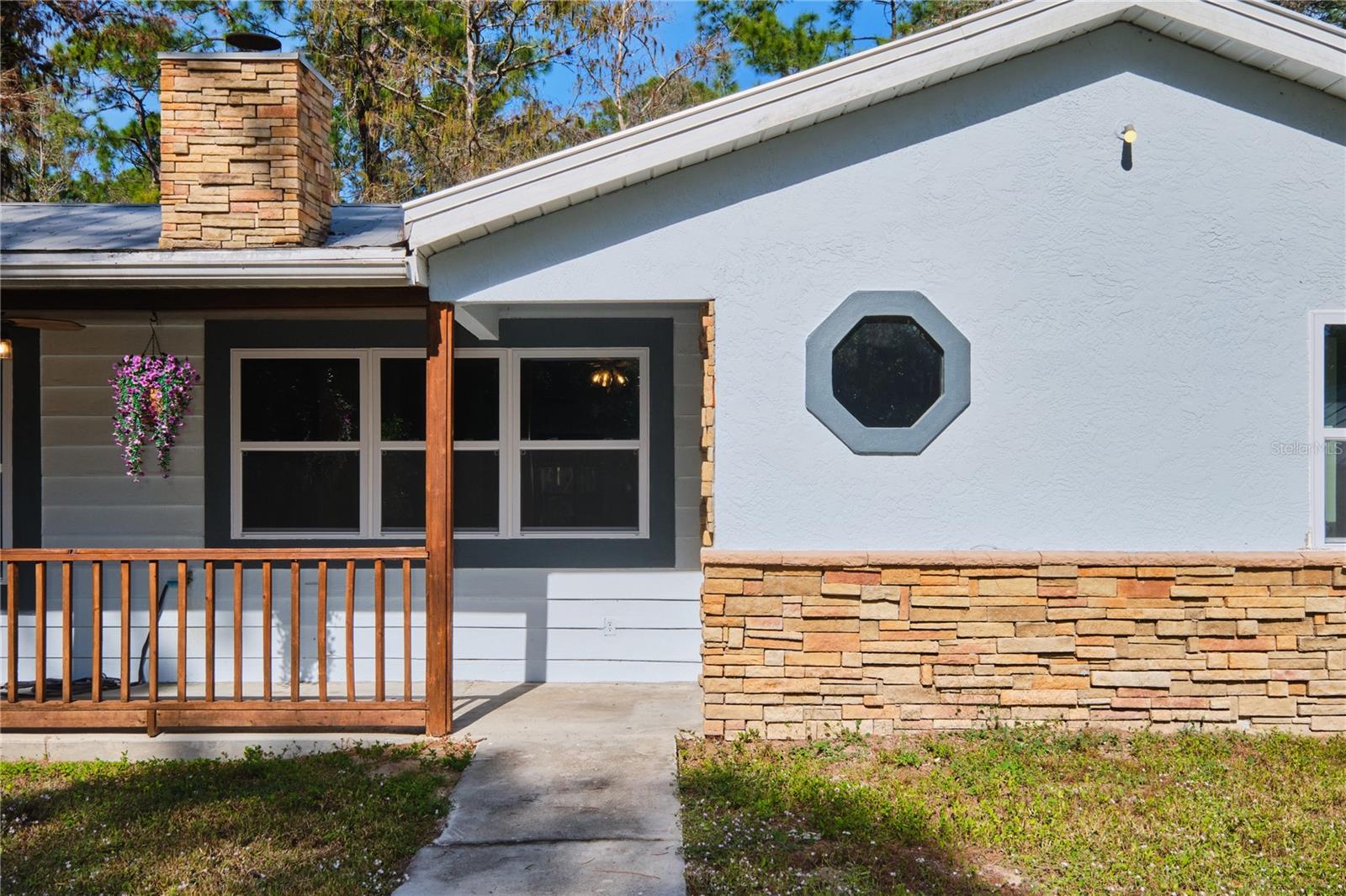 Listing photo id 0 for 221 18th Avenue Nw