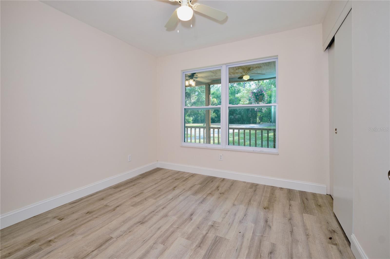 Listing photo id 18 for 221 18th Avenue Nw