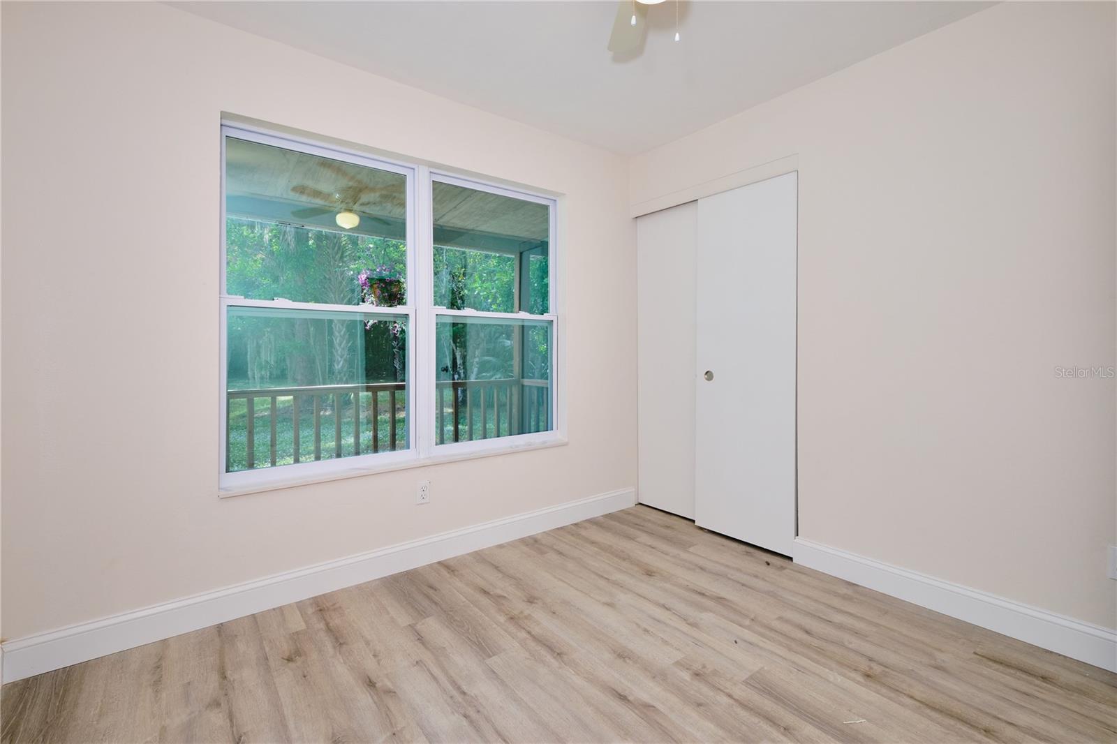 Listing photo id 19 for 221 18th Avenue Nw