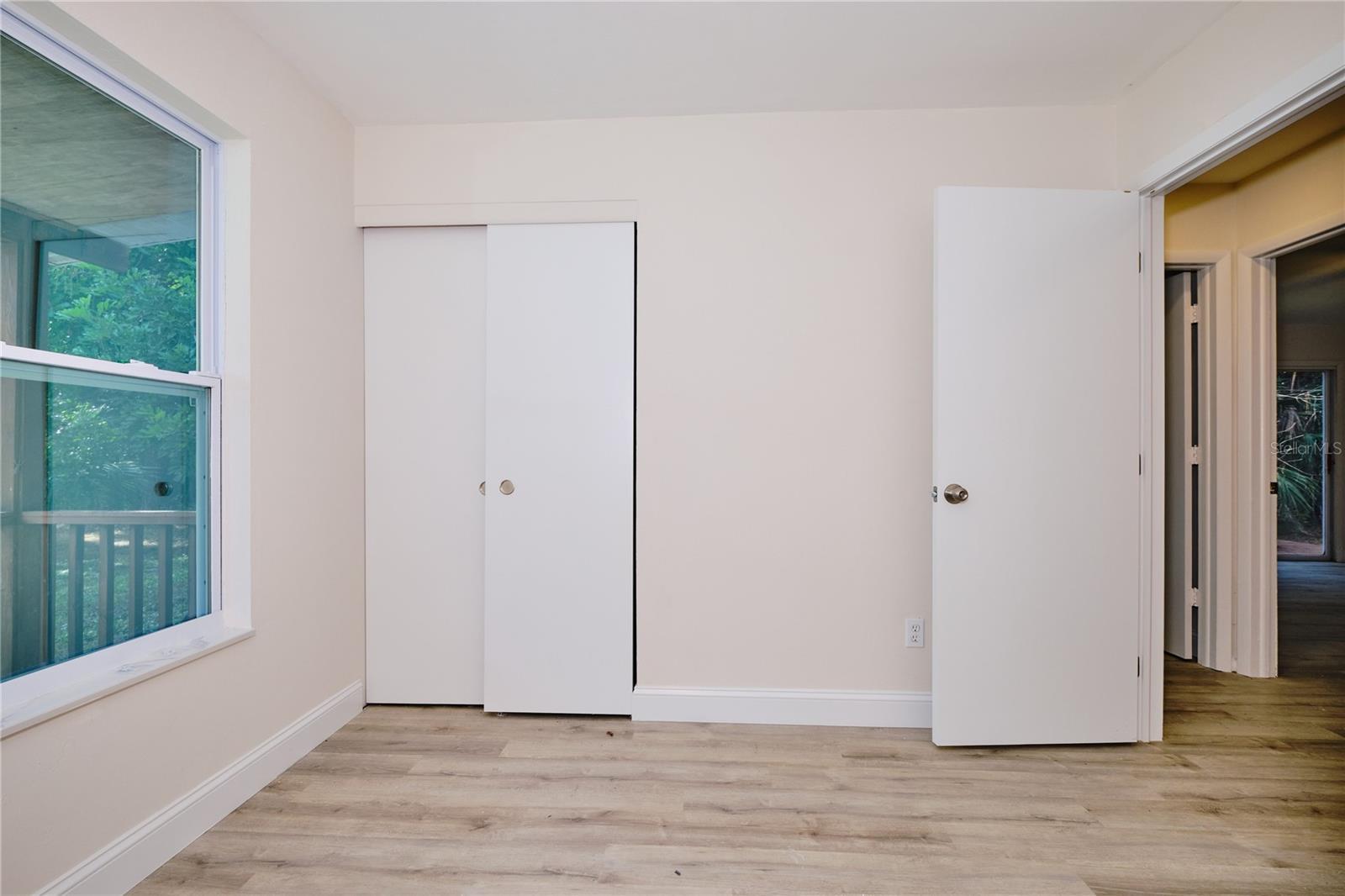 Listing photo id 20 for 221 18th Avenue Nw