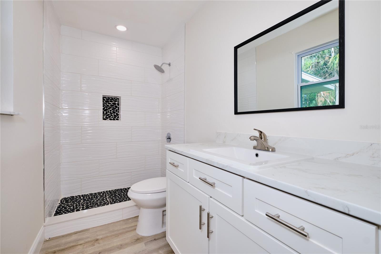 Listing photo id 21 for 221 18th Avenue Nw