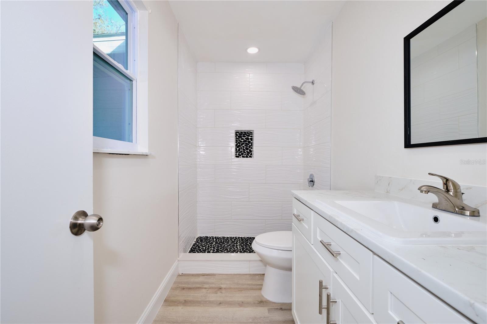 Listing photo id 23 for 221 18th Avenue Nw