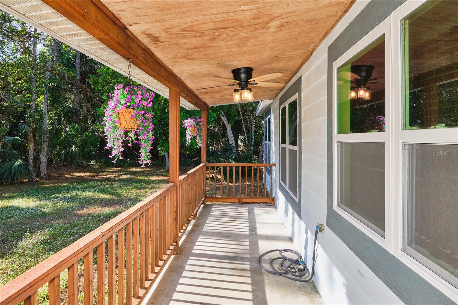 Listing photo id 1 for 221 18th Avenue Nw