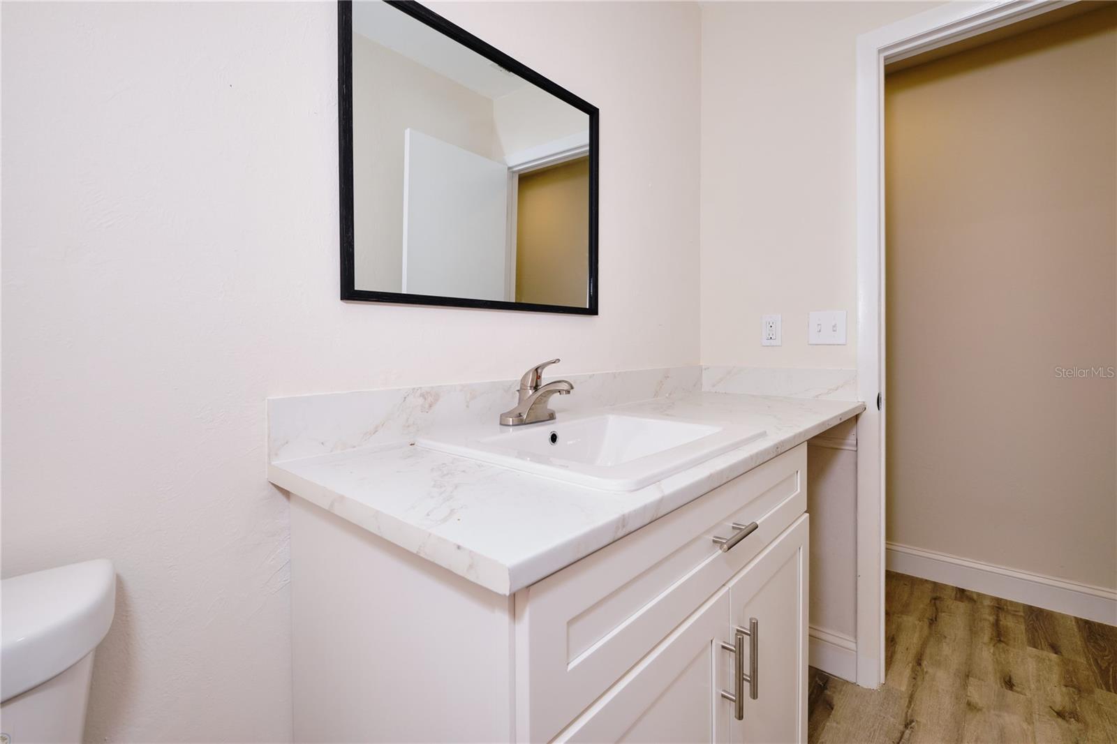 Listing photo id 30 for 221 18th Avenue Nw