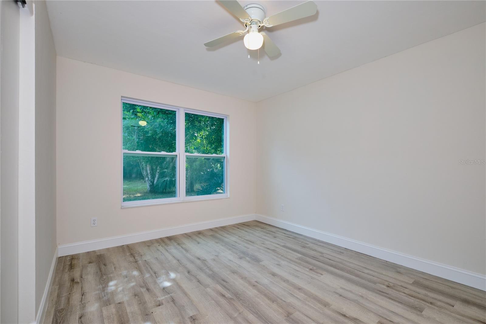 Listing photo id 32 for 221 18th Avenue Nw