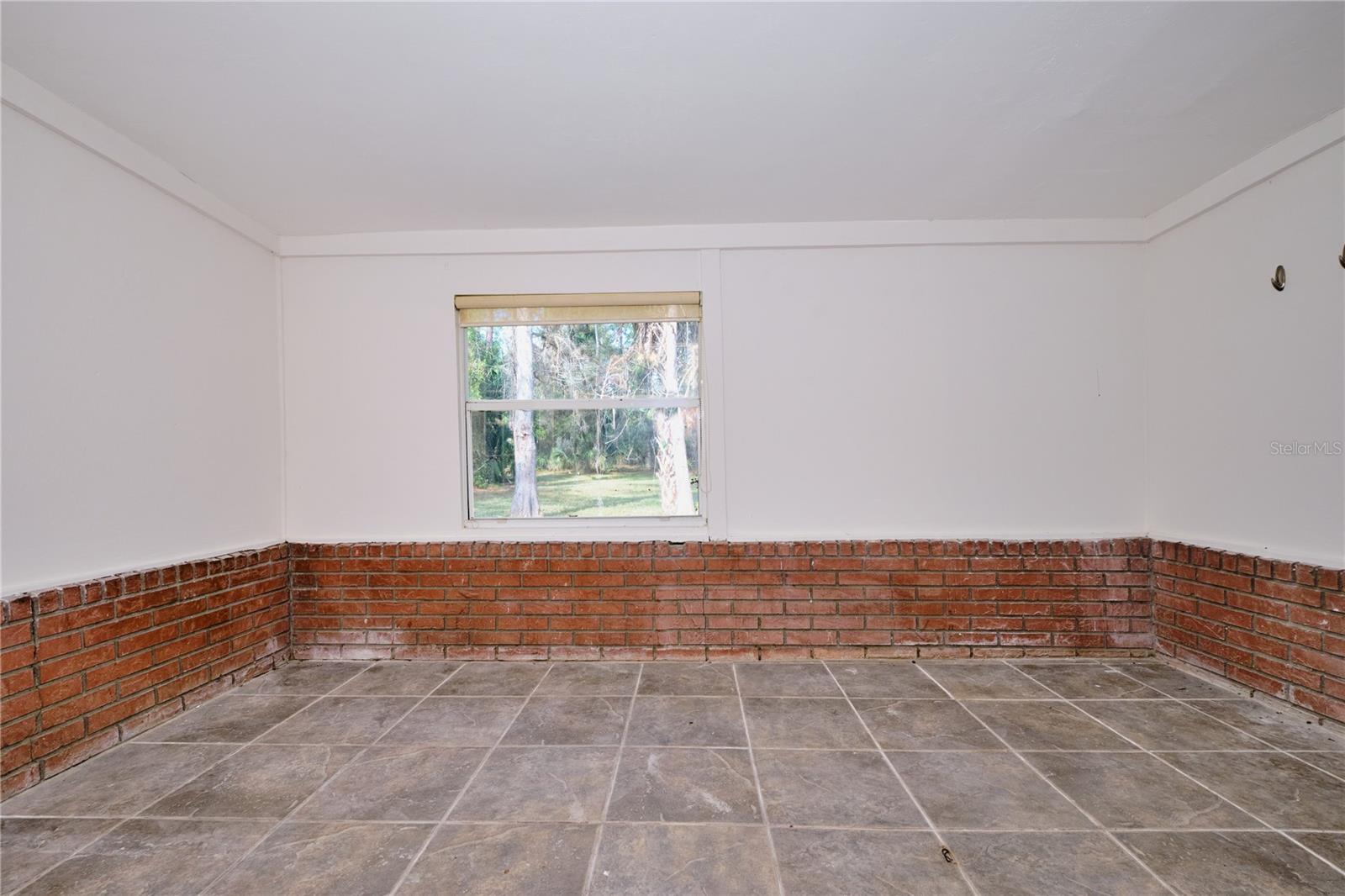 Listing photo id 36 for 221 18th Avenue Nw