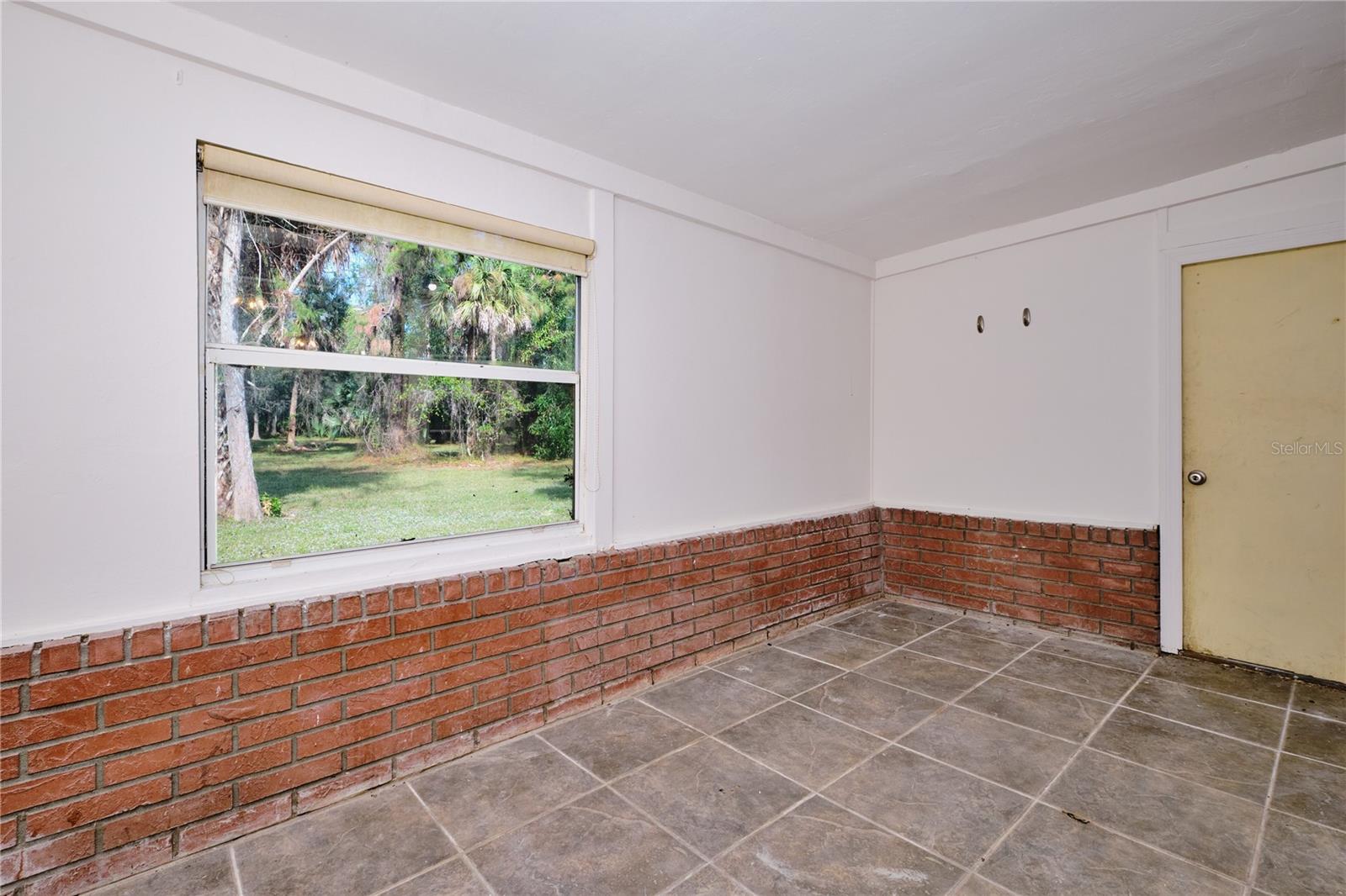 Listing photo id 37 for 221 18th Avenue Nw