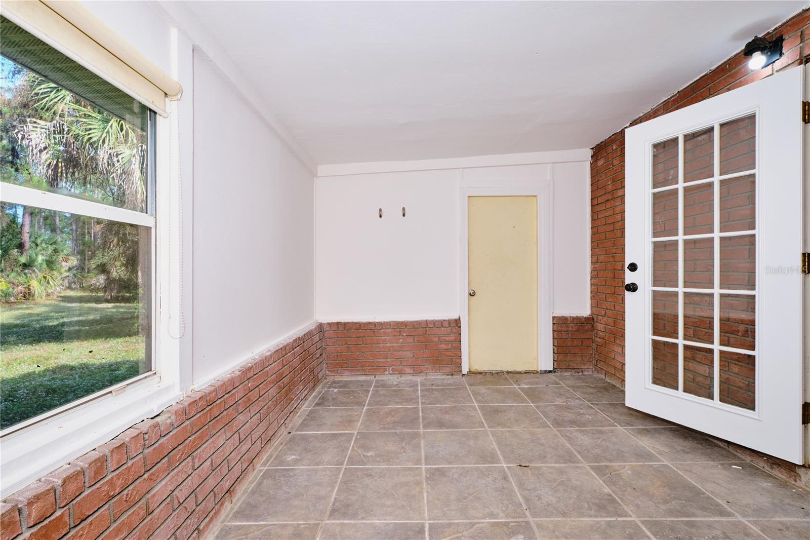 Listing photo id 38 for 221 18th Avenue Nw