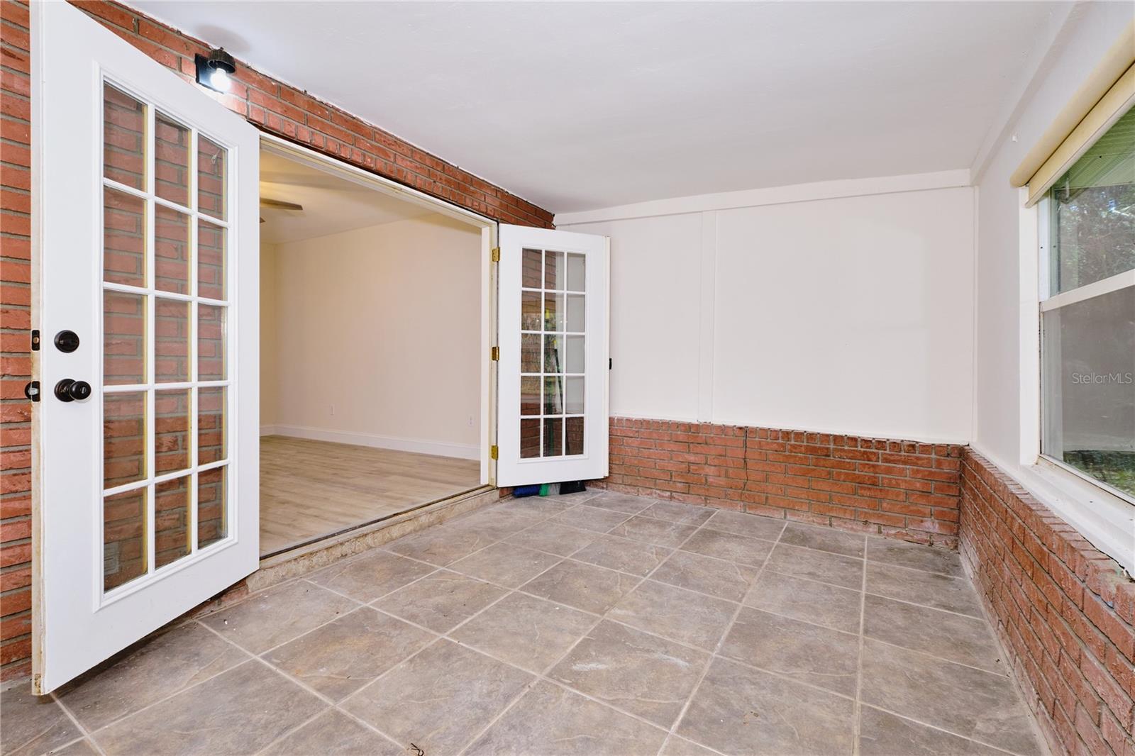 Listing photo id 39 for 221 18th Avenue Nw