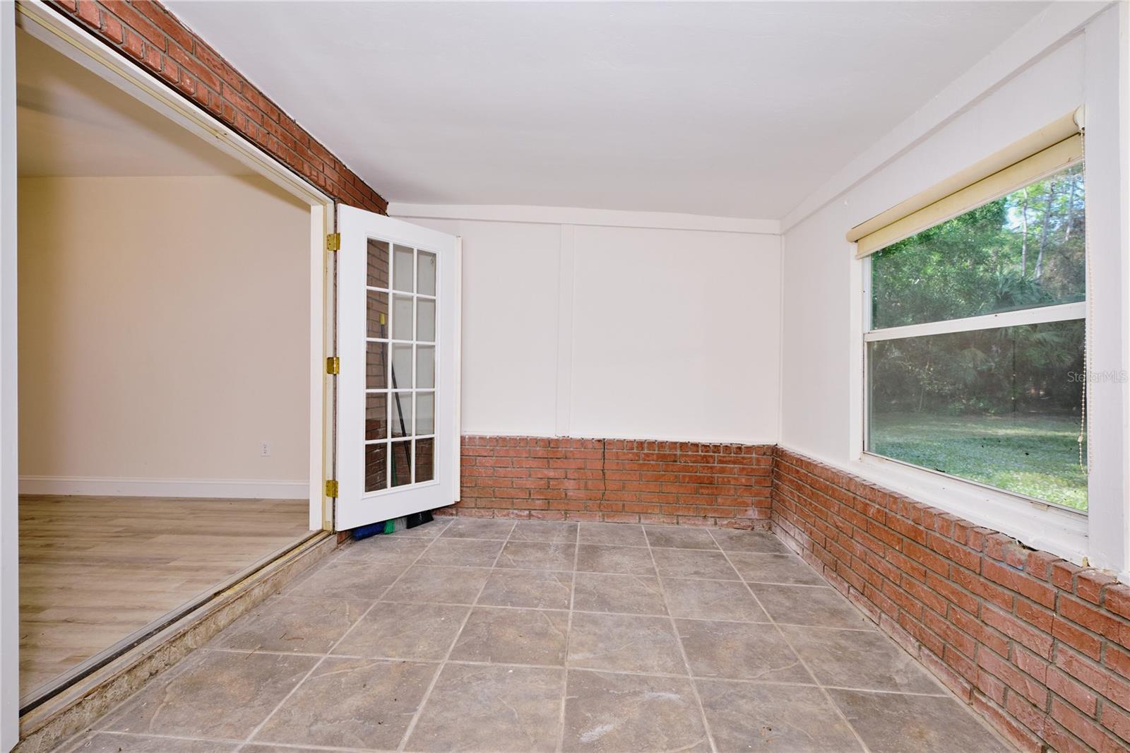 Listing photo id 40 for 221 18th Avenue Nw