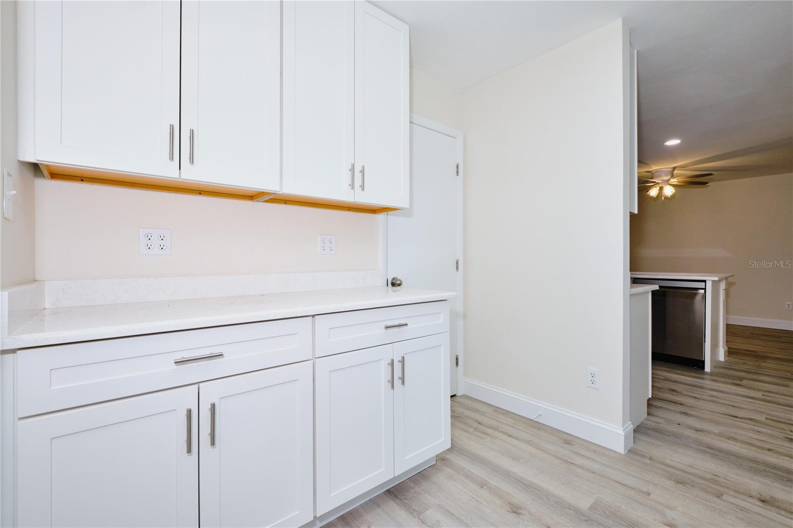 Listing photo id 42 for 221 18th Avenue Nw