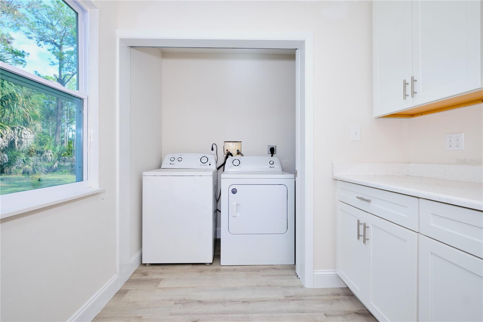 Listing photo id 43 for 221 18th Avenue Nw