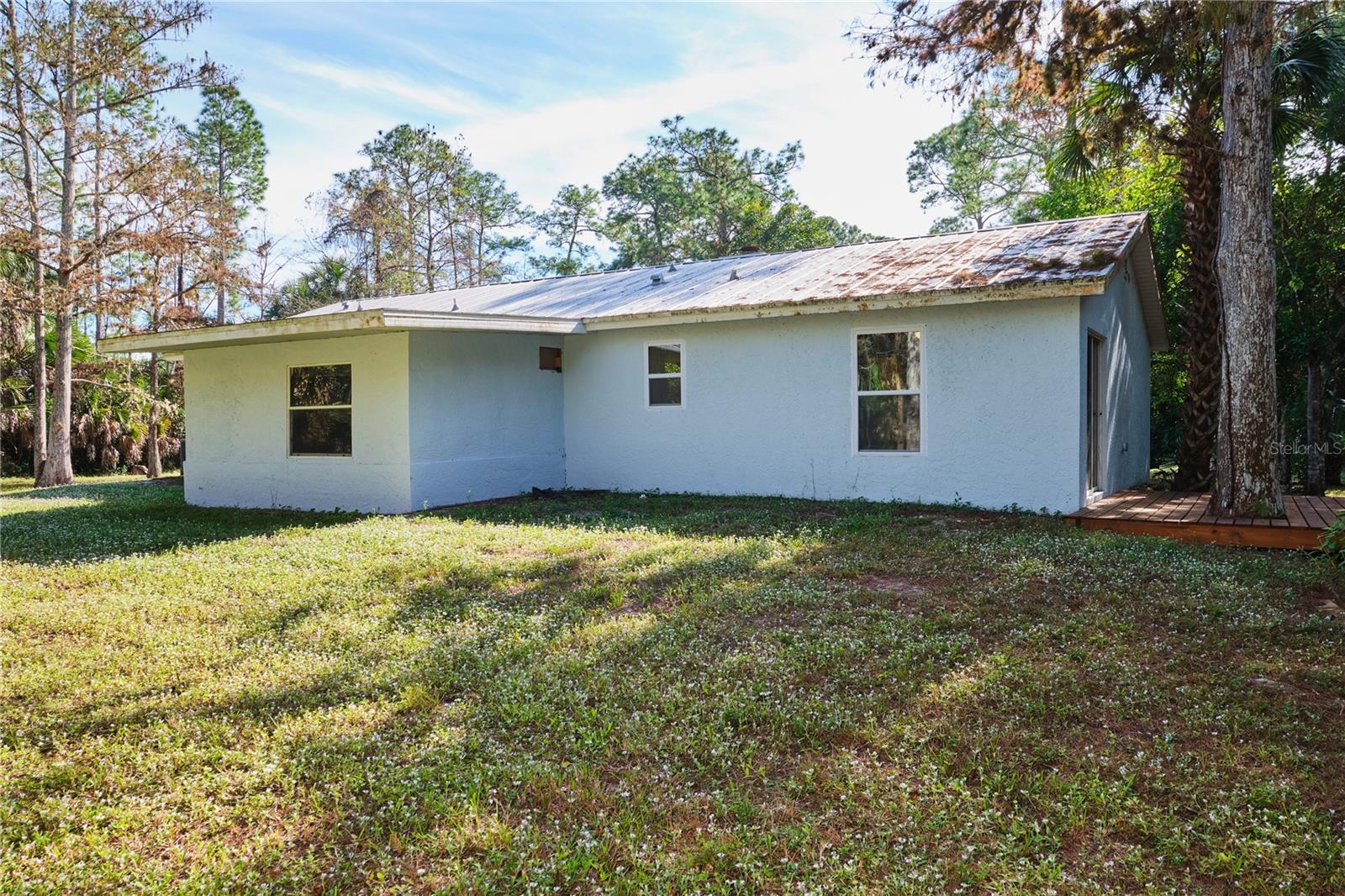 Listing photo id 46 for 221 18th Avenue Nw