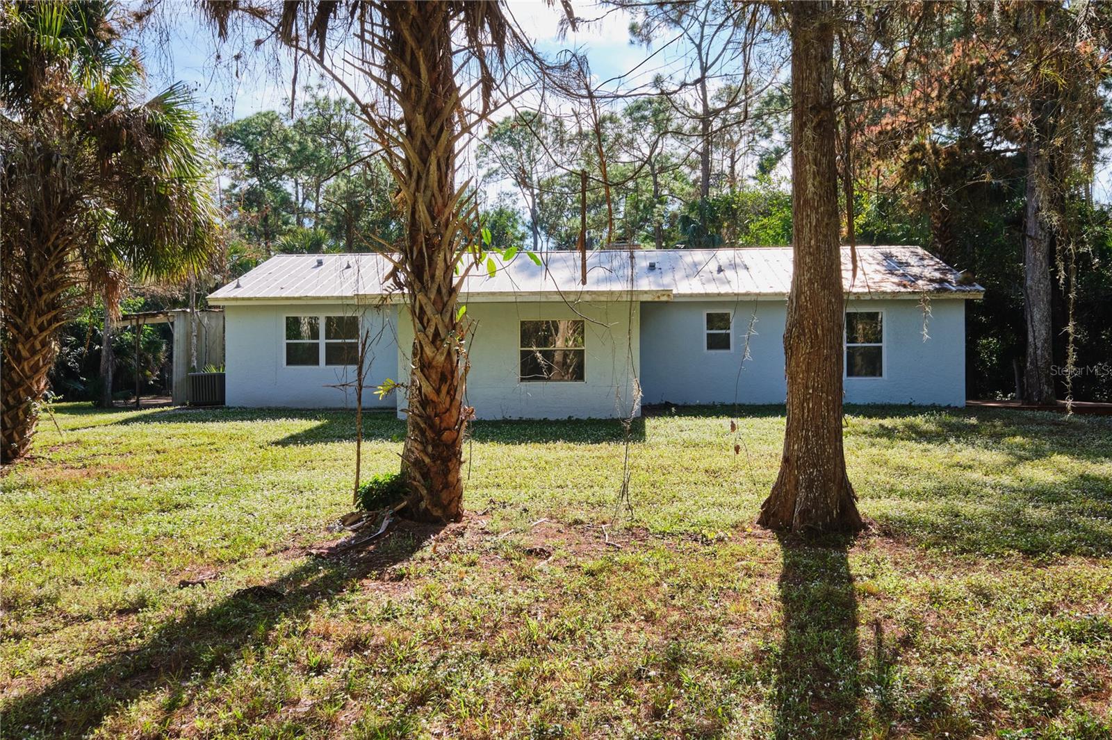 Listing photo id 47 for 221 18th Avenue Nw