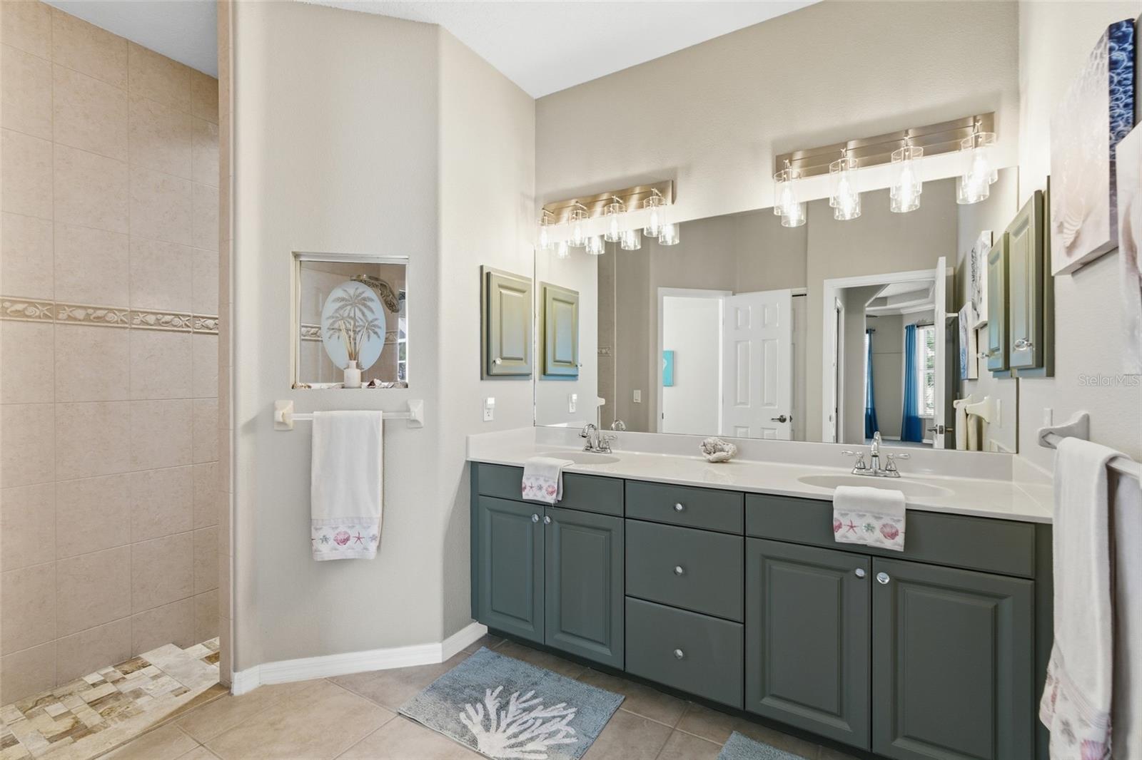 Image 21 of 40 For 5 Windward Terrace