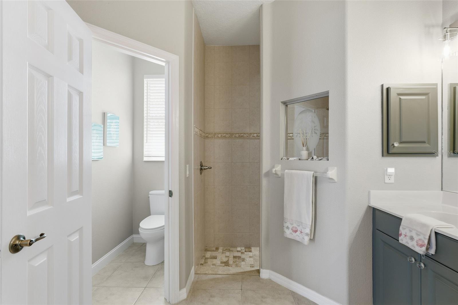 Image 23 of 40 For 5 Windward Terrace