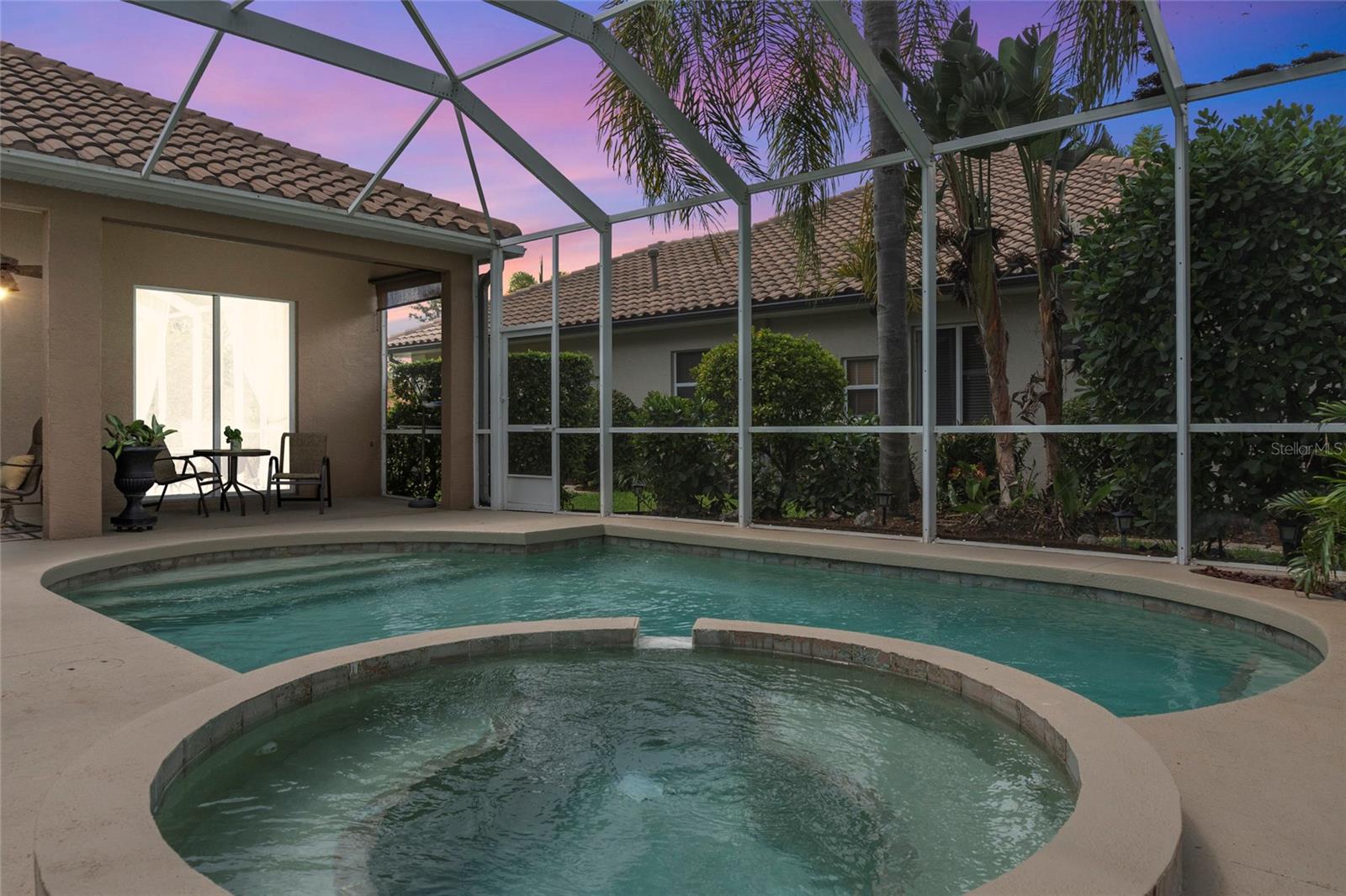 Image 23 of 42 For 1872 Coconut Palm Circle