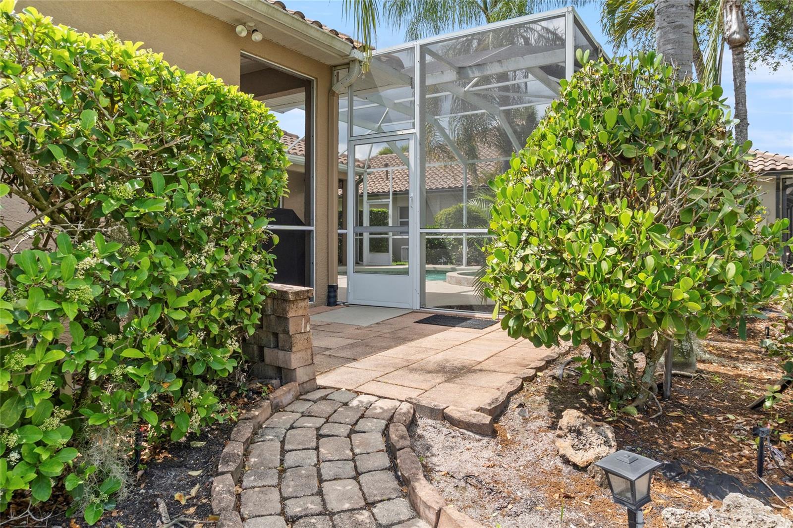 Image 38 of 42 For 1872 Coconut Palm Circle