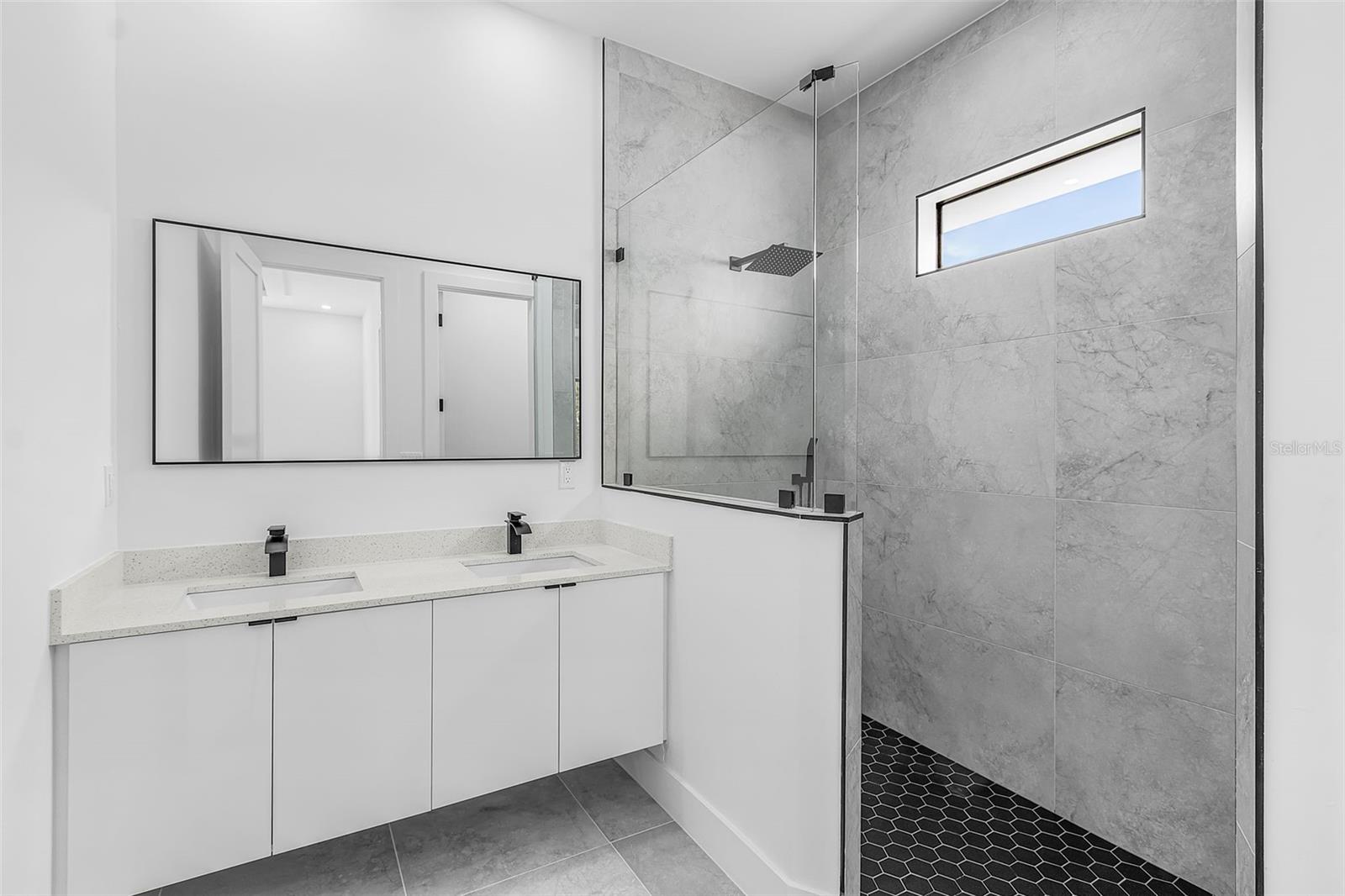 Image 6 of 42 For 2903 10th Street Sw