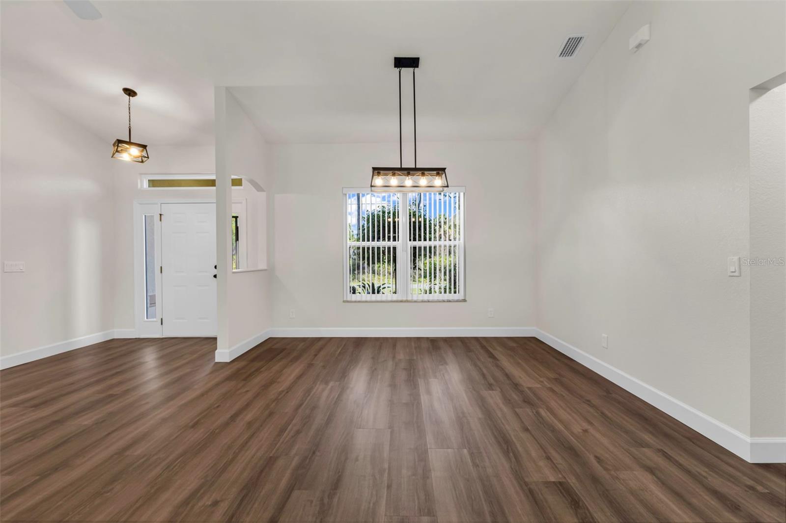 Image 10 of 73 For 2485 Traverse Avenue