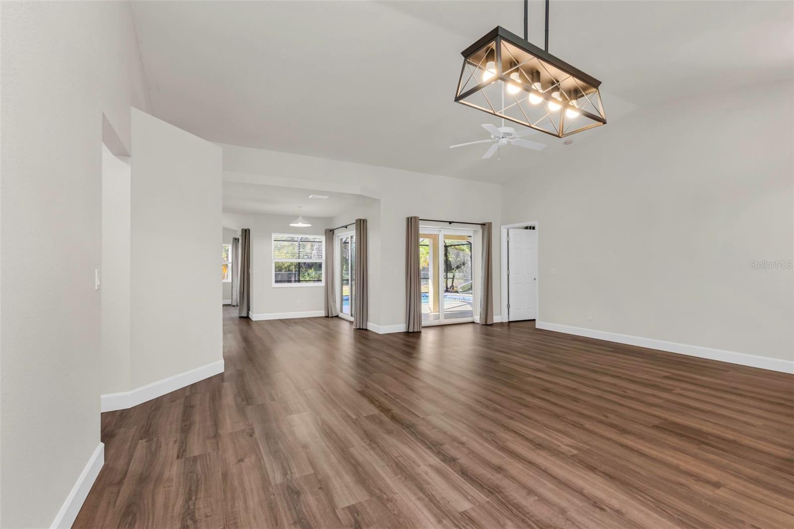 Image 13 of 73 For 2485 Traverse Avenue