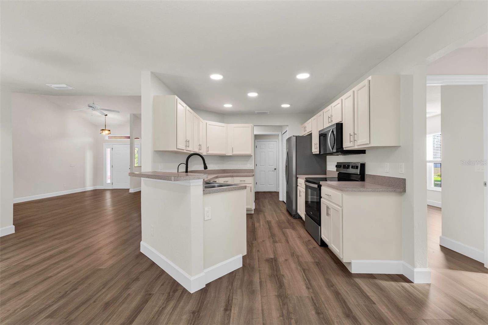 Image 19 of 73 For 2485 Traverse Avenue