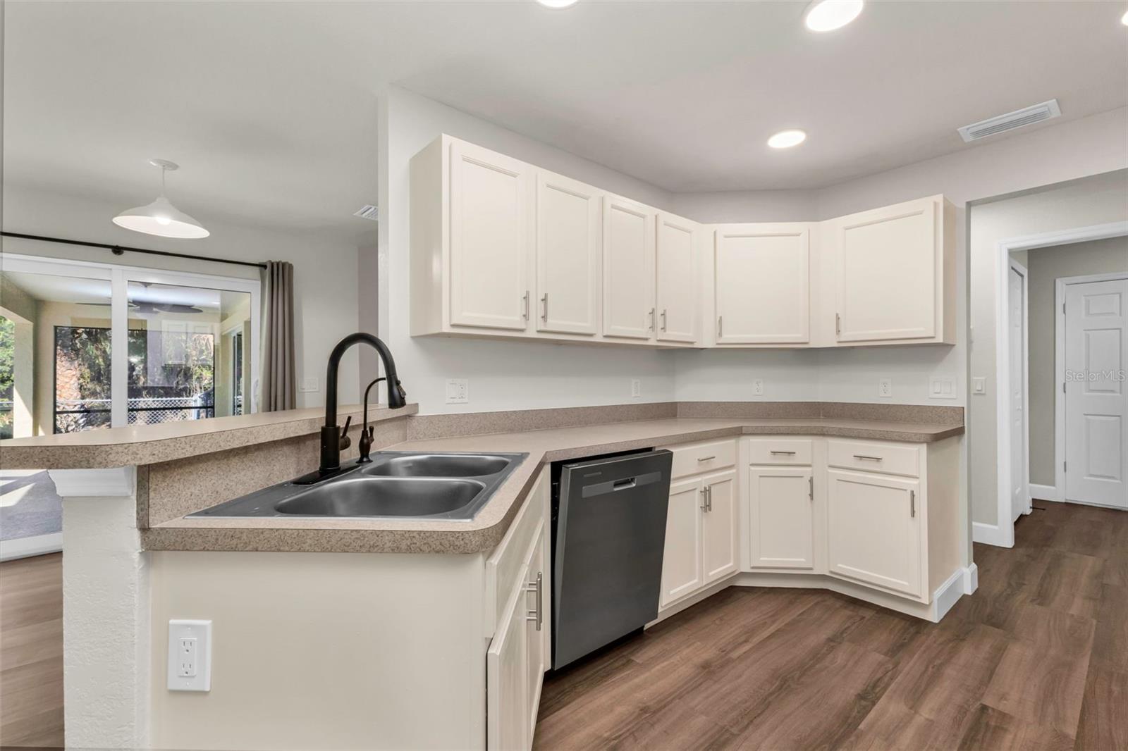 Image 20 of 73 For 2485 Traverse Avenue