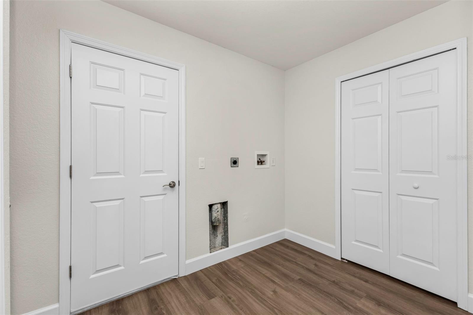 Image 24 of 73 For 2485 Traverse Avenue