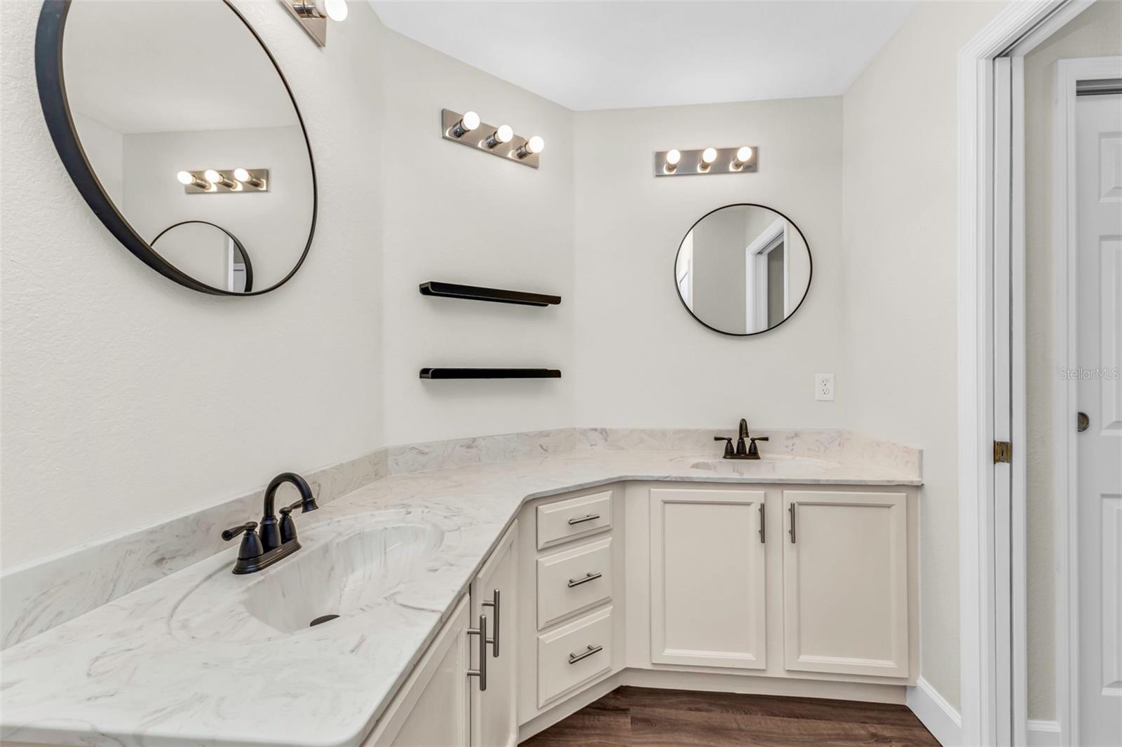 Image 37 of 73 For 2485 Traverse Avenue