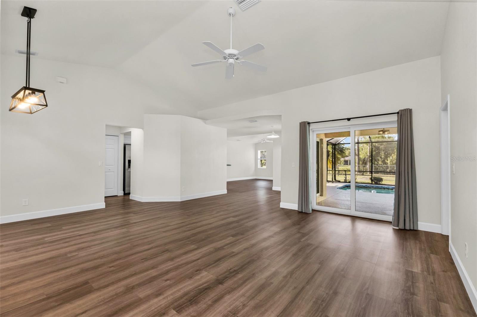 Image 5 of 73 For 2485 Traverse Avenue