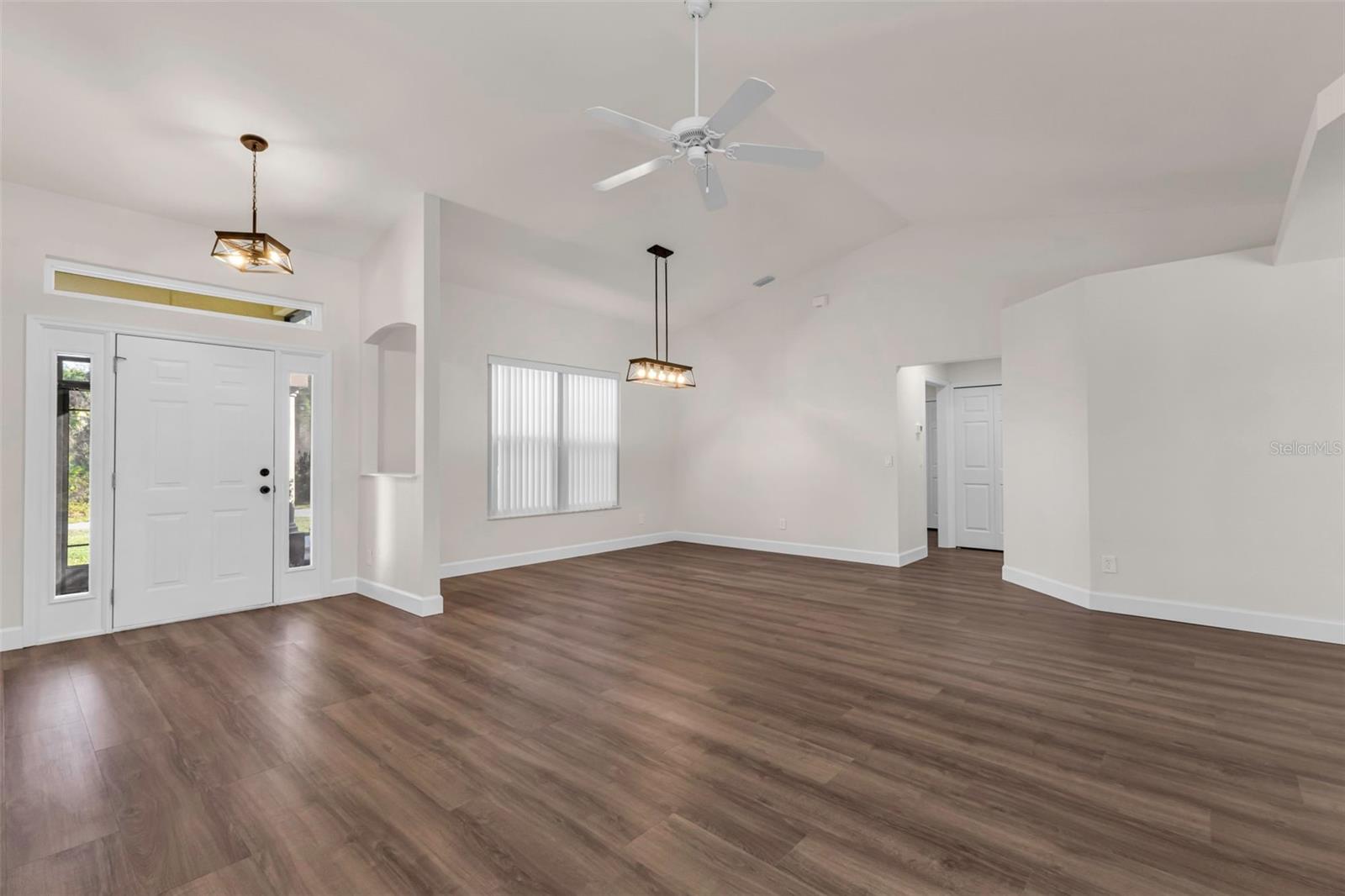 Image 7 of 73 For 2485 Traverse Avenue