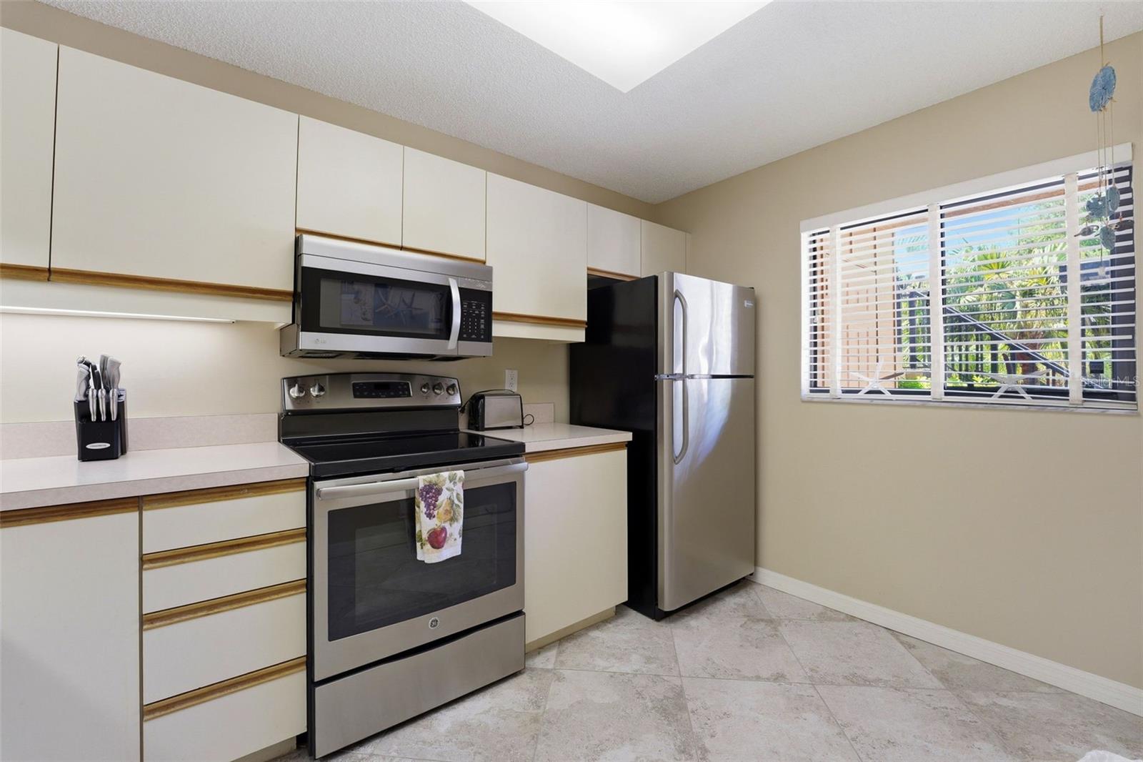 Image 9 of 34 For 5501 Ashton Way 5501