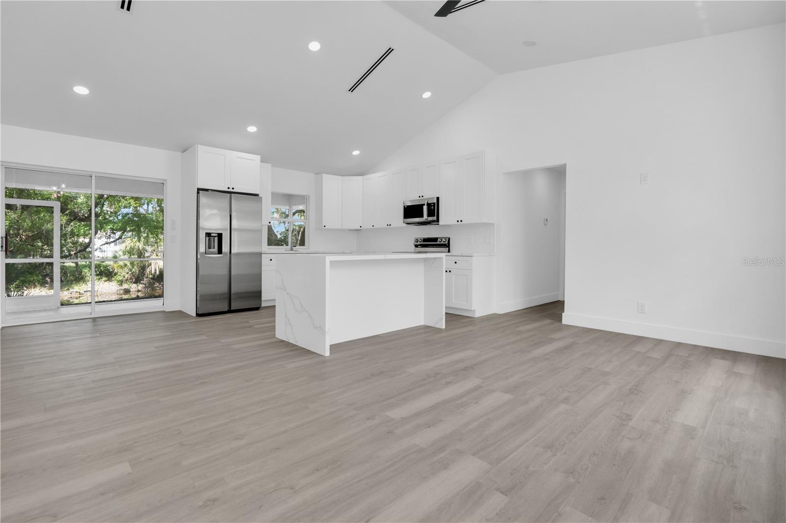 Image 14 of 33 For 26140 Hapsburg Road