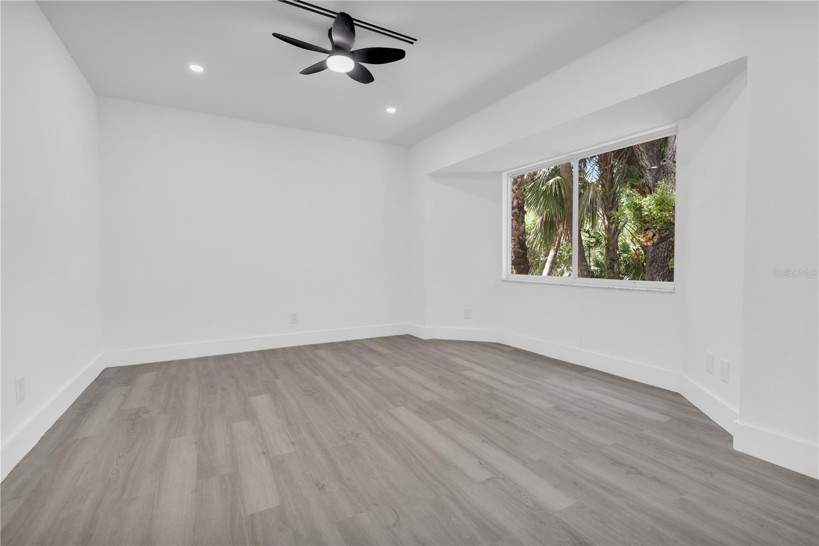 Image 17 of 33 For 26140 Hapsburg Road