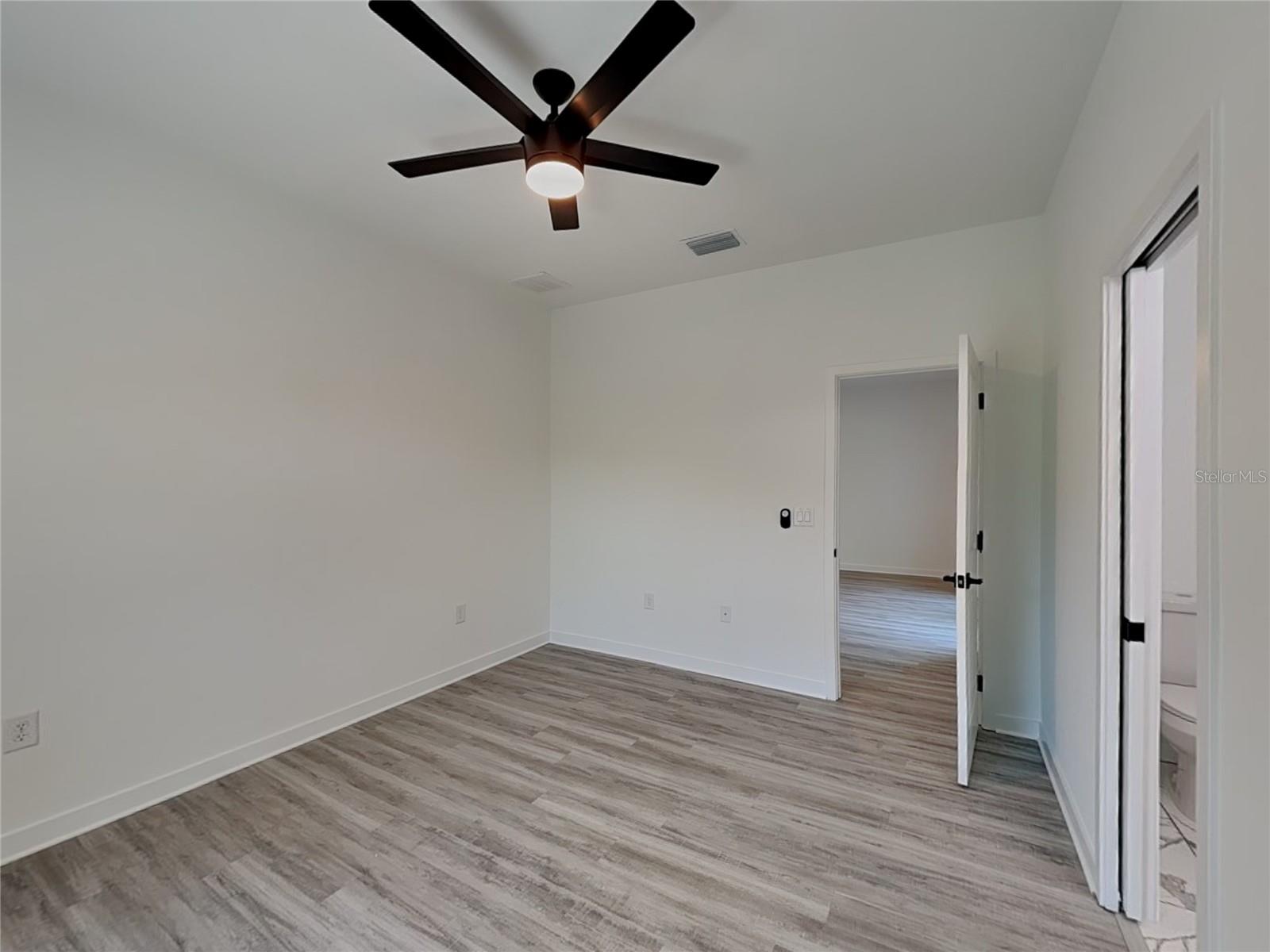 Image 8 of 16 For 12232-12234 Newgate Avenue