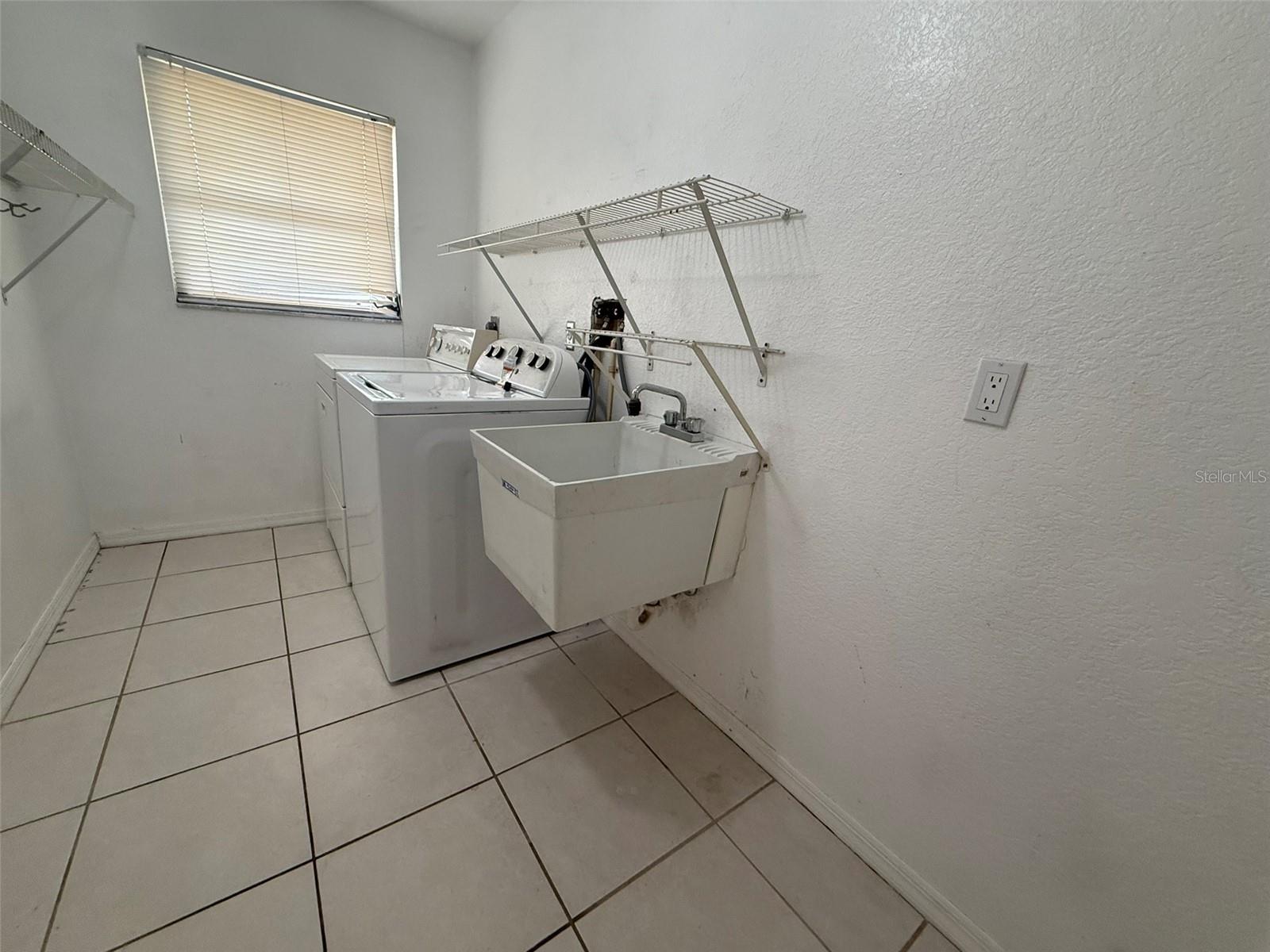 Image 5 of 36 For 1001 Wapello Street