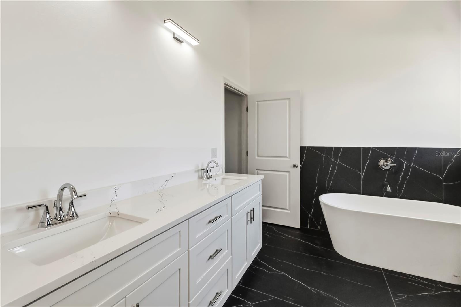 Image 44 of 88 For 10165 & 10157 Kingsville Drive