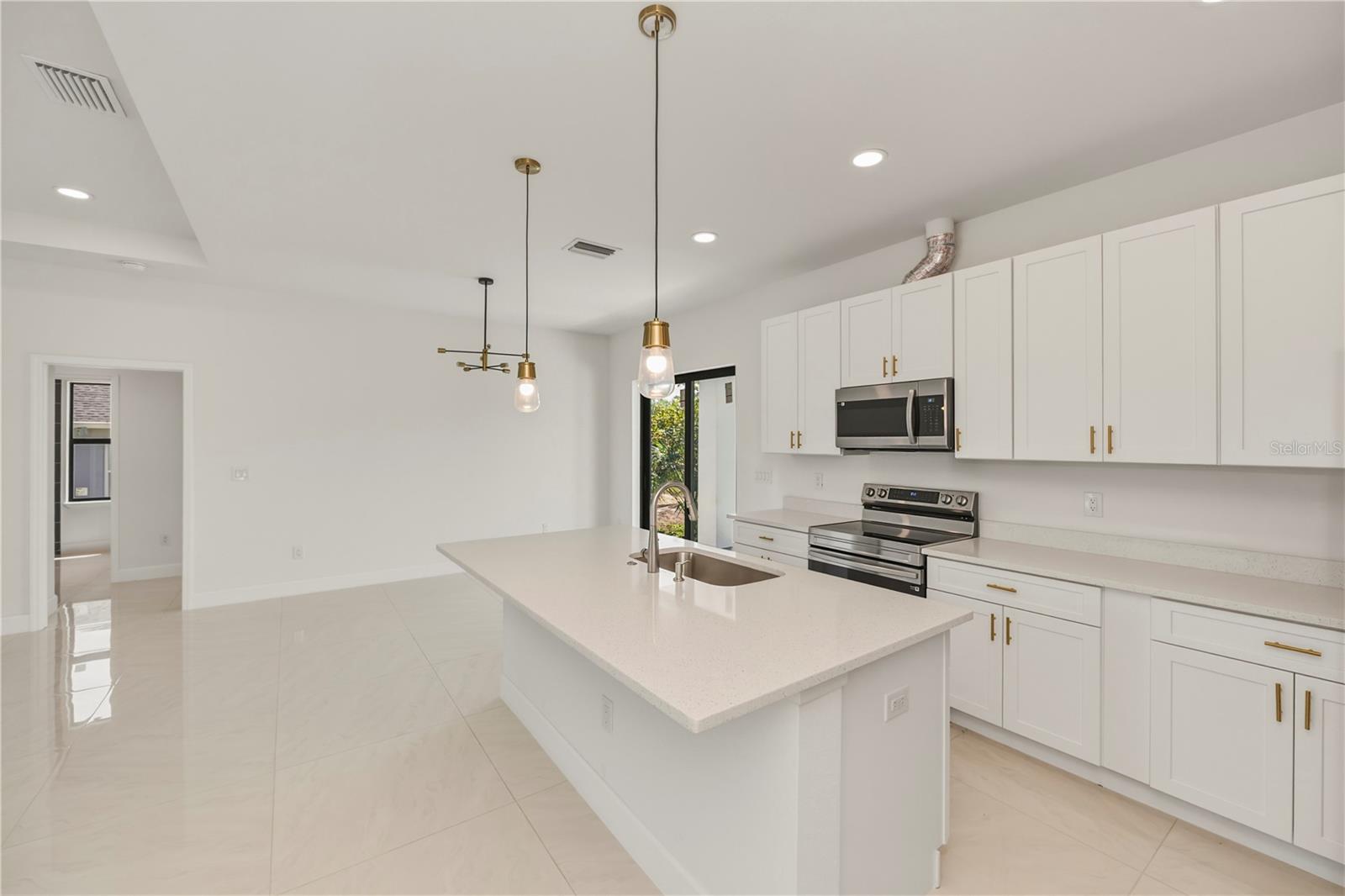 Image 21 of 61 For 15089 Aldama Circle