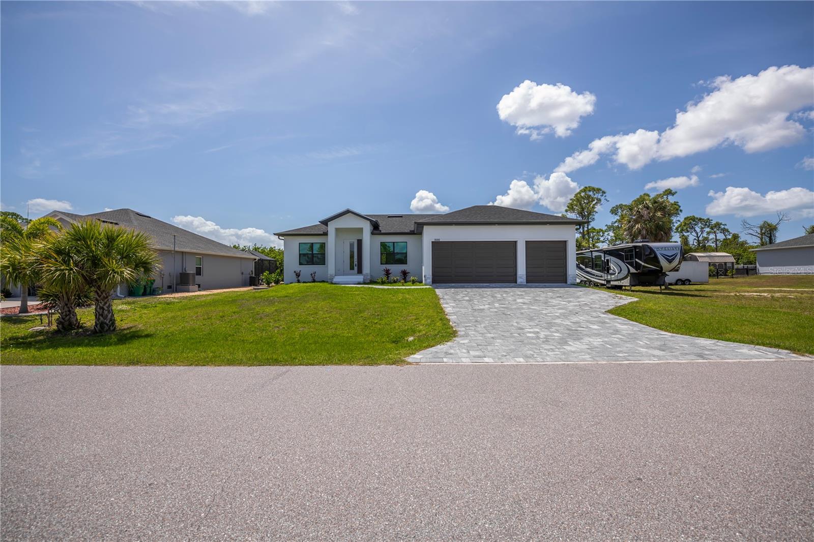 Image 5 of 61 For 15089 Aldama Circle