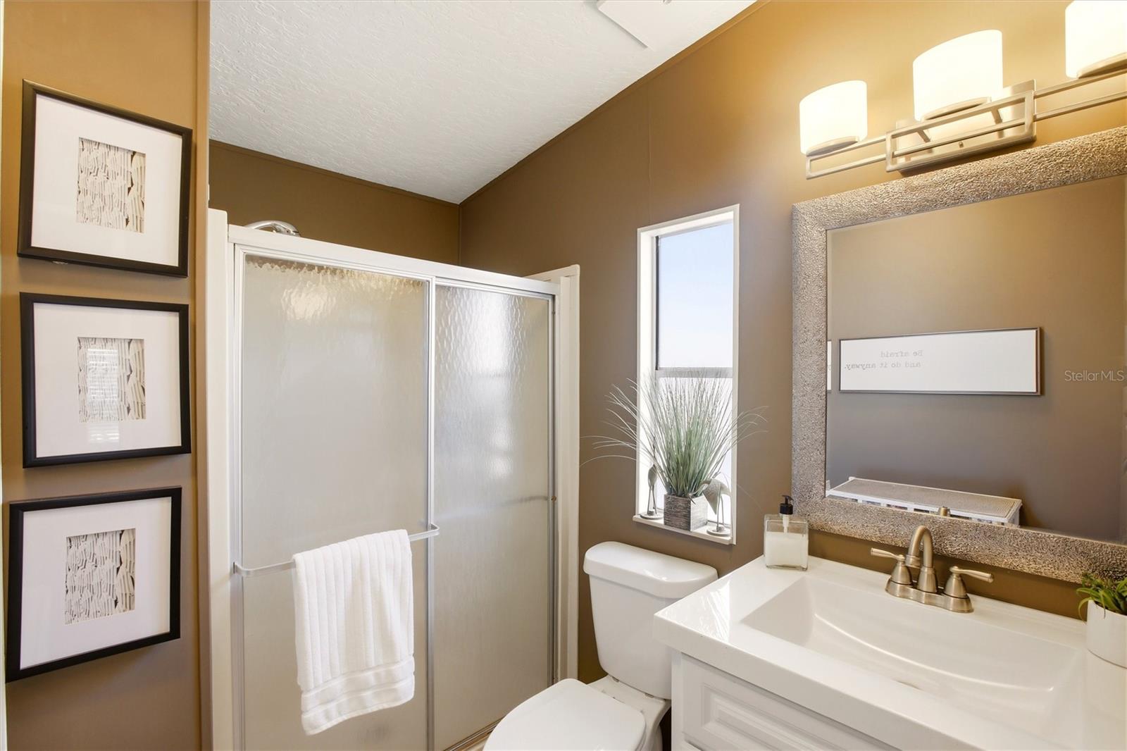 Image 16 of 41 For 701 Aqui Esta Drive 52