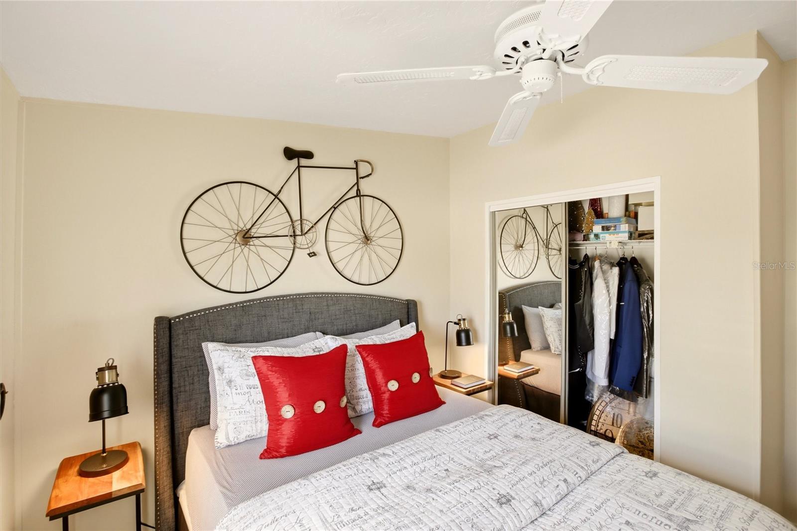 Image 18 of 41 For 701 Aqui Esta Drive 52