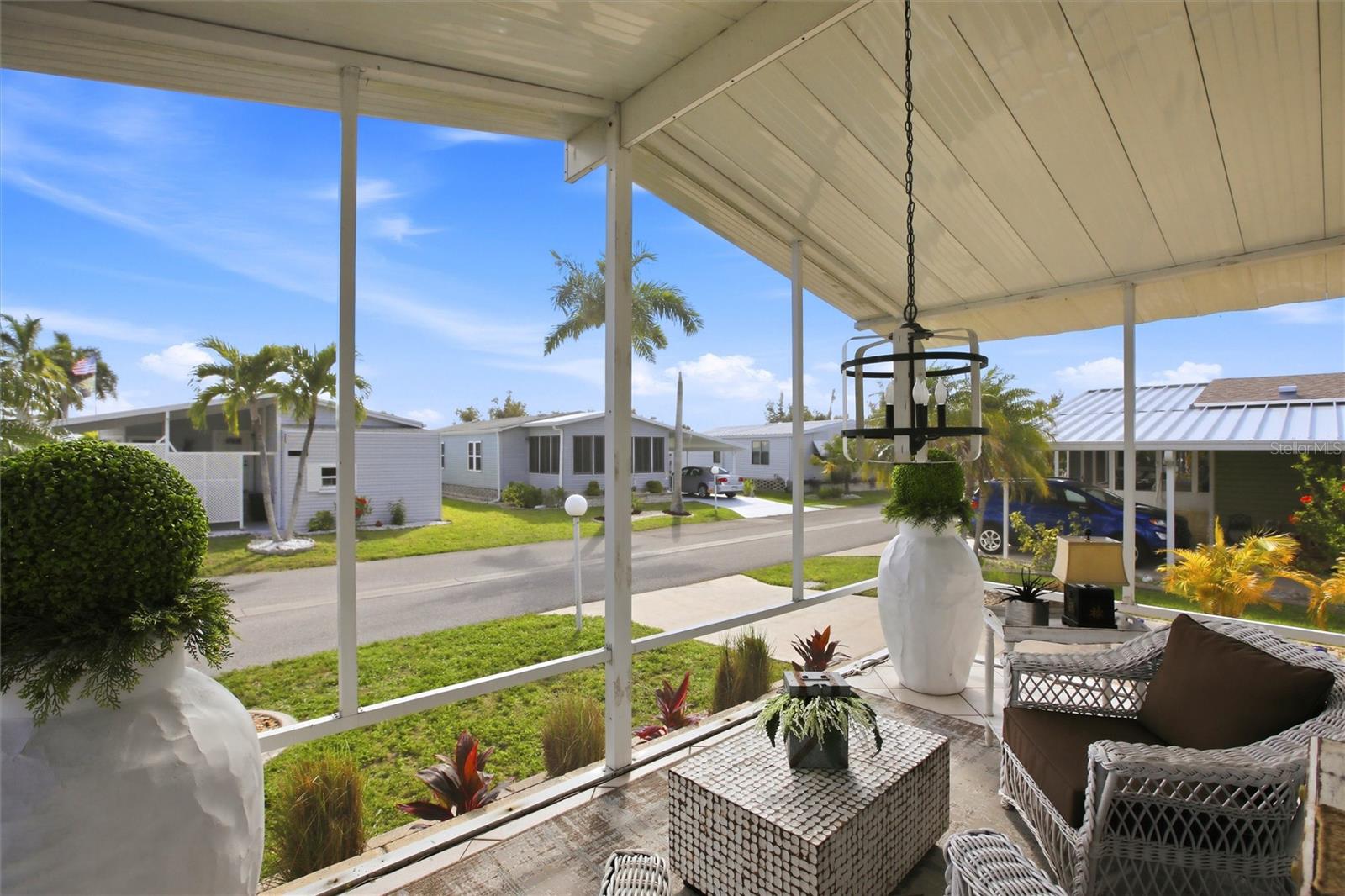 Image 21 of 41 For 701 Aqui Esta Drive 52