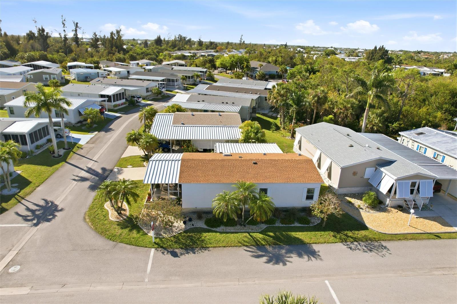 Image 25 of 41 For 701 Aqui Esta Drive 52