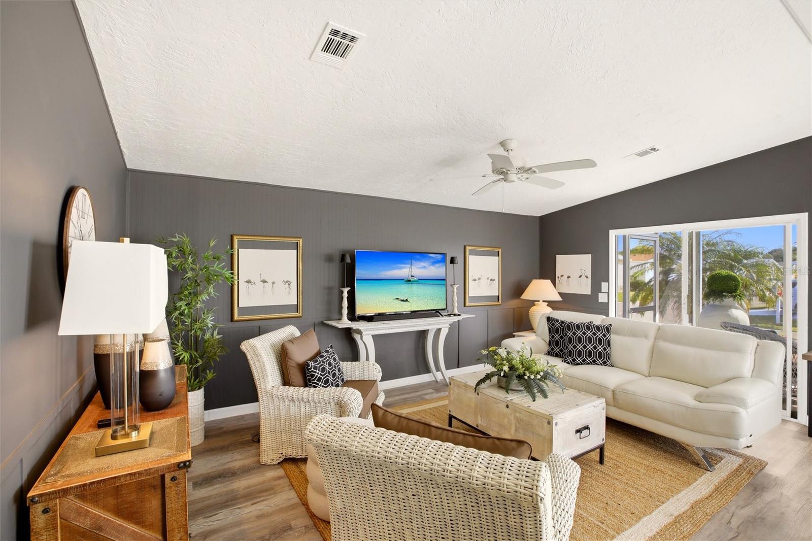 Image 6 of 41 For 701 Aqui Esta Drive 52