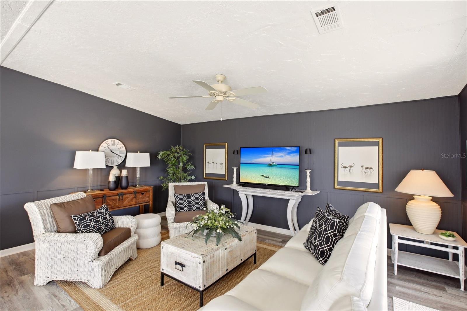 Image 7 of 41 For 701 Aqui Esta Drive 52