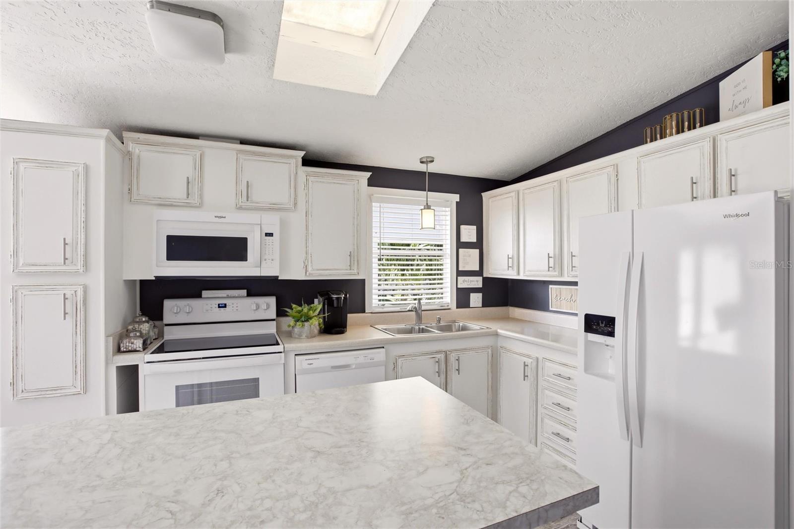 Image 9 of 41 For 701 Aqui Esta Drive 52