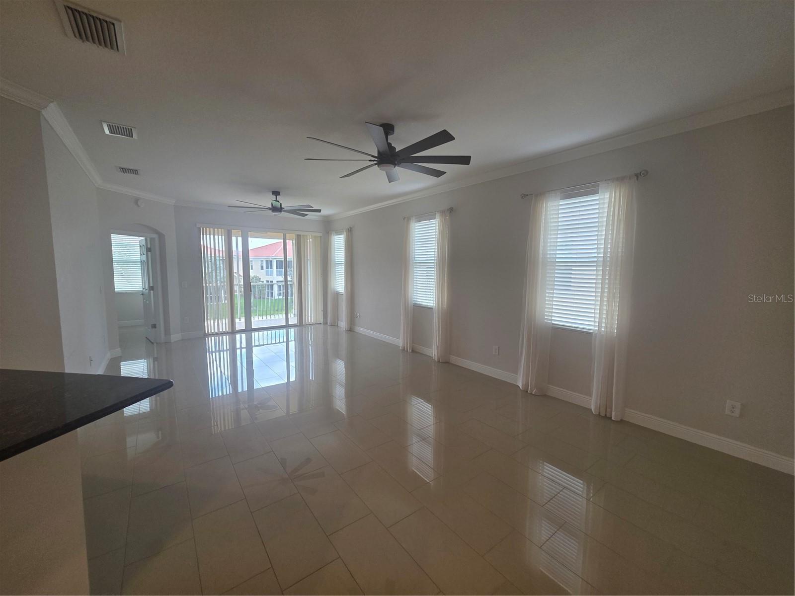 Image 7 of 39 For 240 End Drive 1323